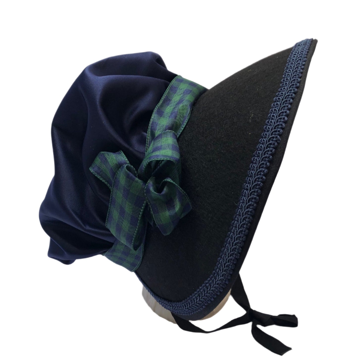Caroler Bonnet: Black and Navy with Green Plaid