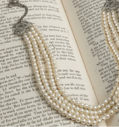 Quadruple strand pearl choker