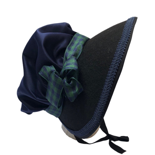 Caroler Bonnet: Black and Navy with Green Plaid