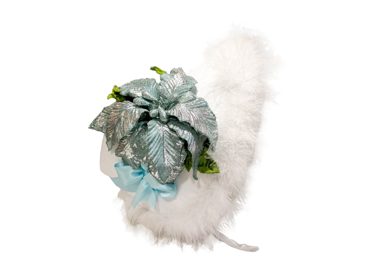 Caroler Bonnet: White and Aqua