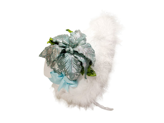 Caroler Bonnet: White and Aqua