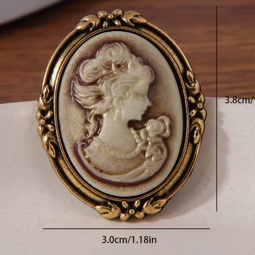 Classic Cameo Brooch: Brown